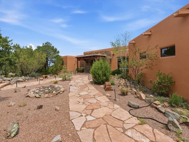 25 Buen Pastor, Santa Fe, NM 87508