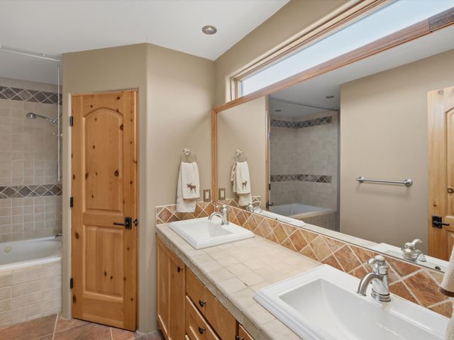 25 Buen Pastor, Santa Fe, NM 87508