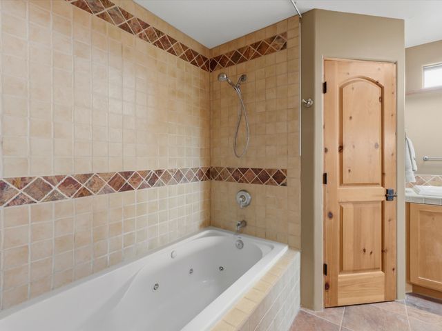 25 Buen Pastor, Santa Fe, NM 87508