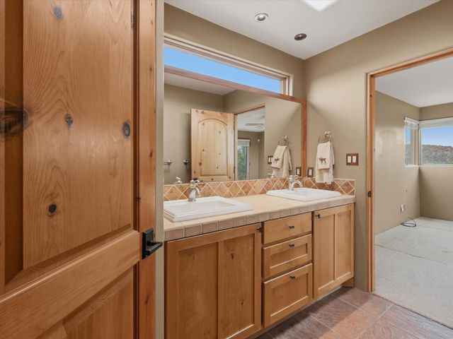 25 Buen Pastor, Santa Fe, NM 87508