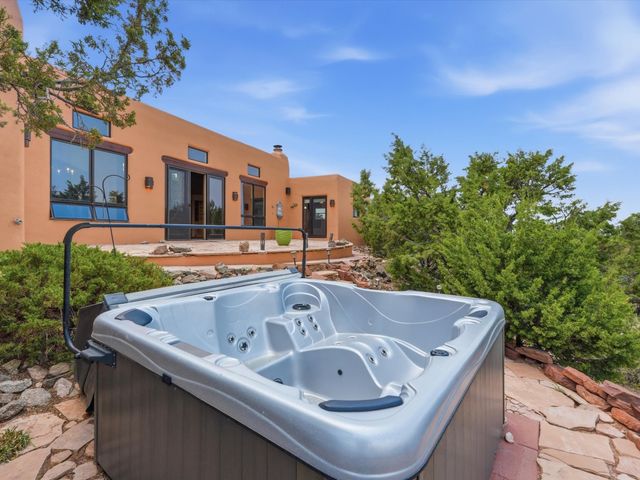 25 Buen Pastor, Santa Fe, NM 87508