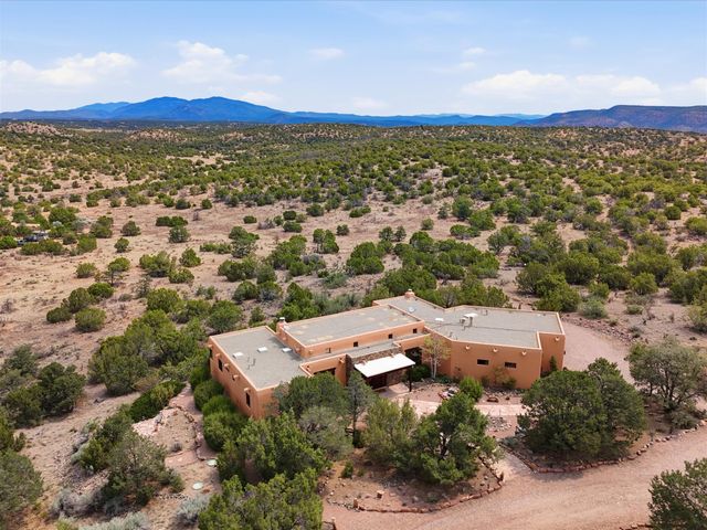 25 Buen Pastor, Santa Fe, NM 87508