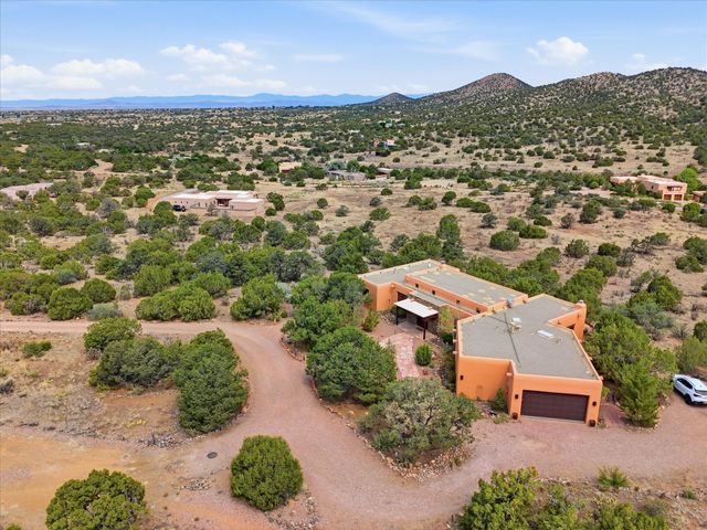 25 Buen Pastor, Santa Fe, NM 87508
