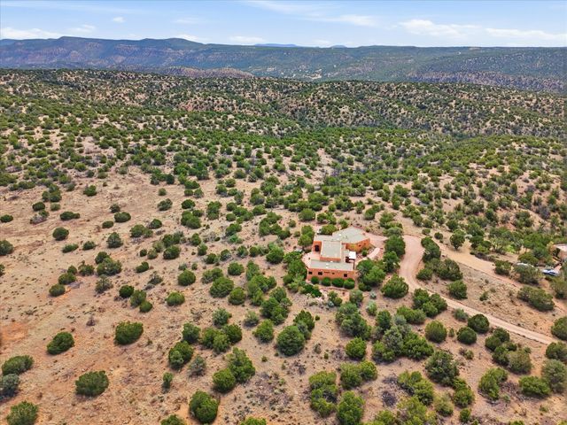 25 Buen Pastor, Santa Fe, NM 87508