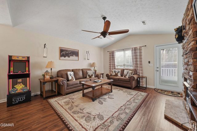 2032 Slippery Rock Circle, Sevierville, TN 37862