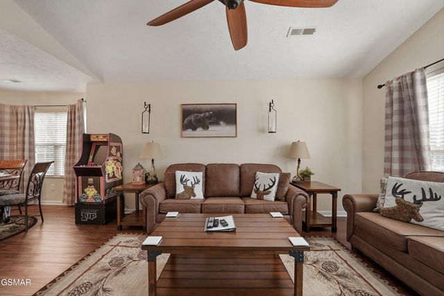 2032 Slippery Rock Circle, Sevierville, TN 37862