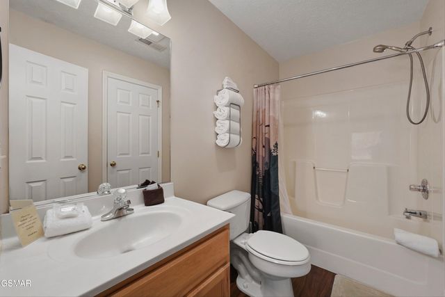 2032 Slippery Rock Circle, Sevierville, TN 37862