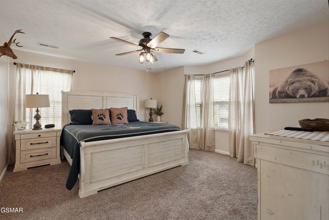 2032 Slippery Rock Circle, Sevierville, TN 37862