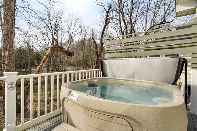 2032 Slippery Rock Circle, Sevierville, TN 37862