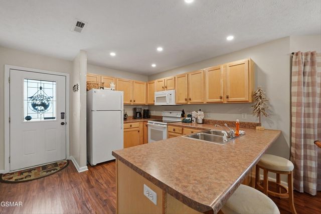 2032 Slippery Rock Circle, Sevierville, TN 37862