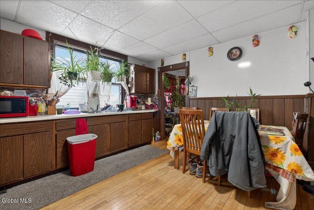 17 Hawk Street, Amsterdam, NY 12010