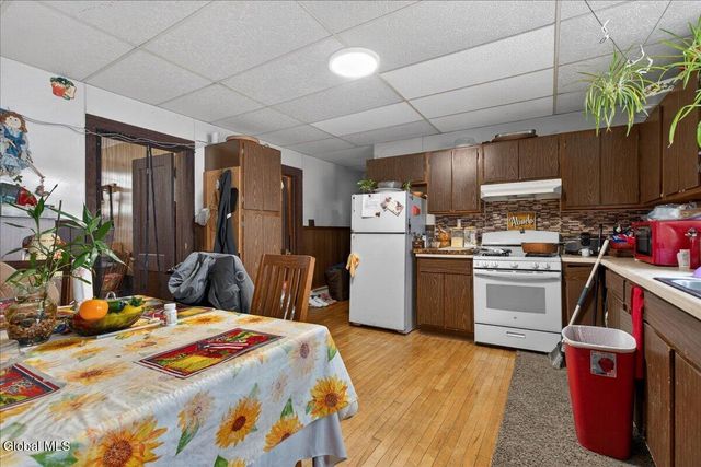 17 Hawk Street, Amsterdam, NY 12010