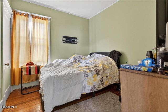 17 Hawk Street, Amsterdam, NY 12010