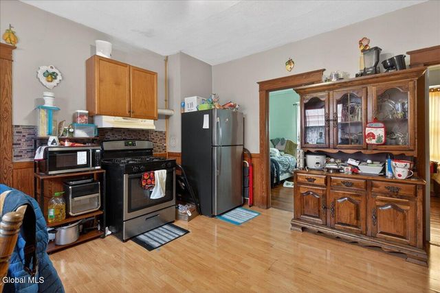 17 Hawk Street, Amsterdam, NY 12010