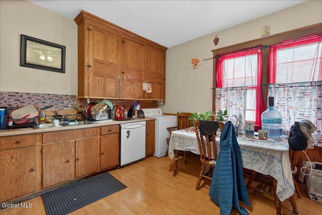 17 Hawk Street, Amsterdam, NY 12010