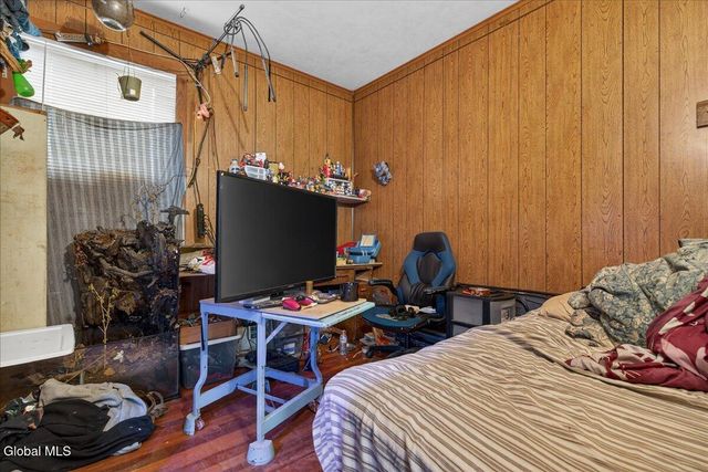 17 Hawk Street, Amsterdam, NY 12010