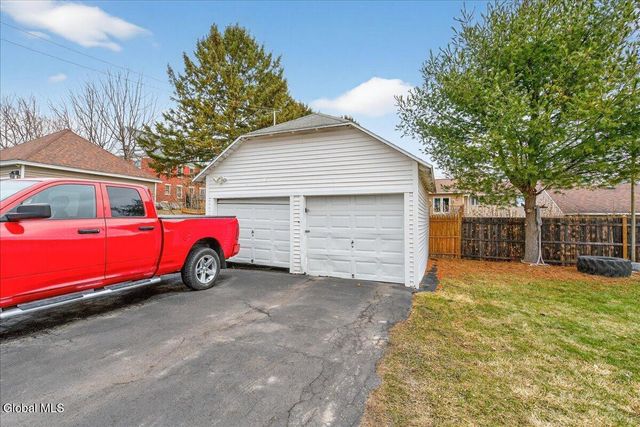 17 Hawk Street, Amsterdam, NY 12010