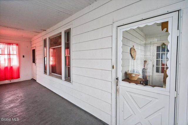 17 Hawk Street, Amsterdam, NY 12010