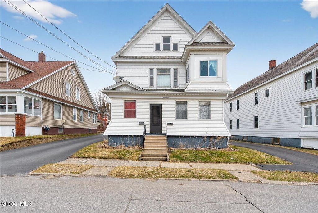 17 Hawk Street, Amsterdam, NY 12010