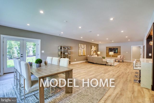 2118 GREENWICH ST, Falls Church, VA 22043
