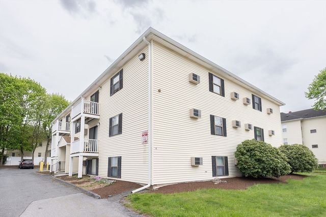 15 Houghton St 9, Worcester, MA 01604