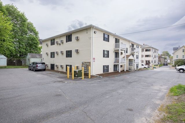 15 Houghton St 9, Worcester, MA 01604