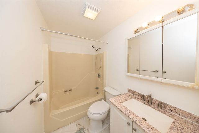 15 Houghton St 9, Worcester, MA 01604