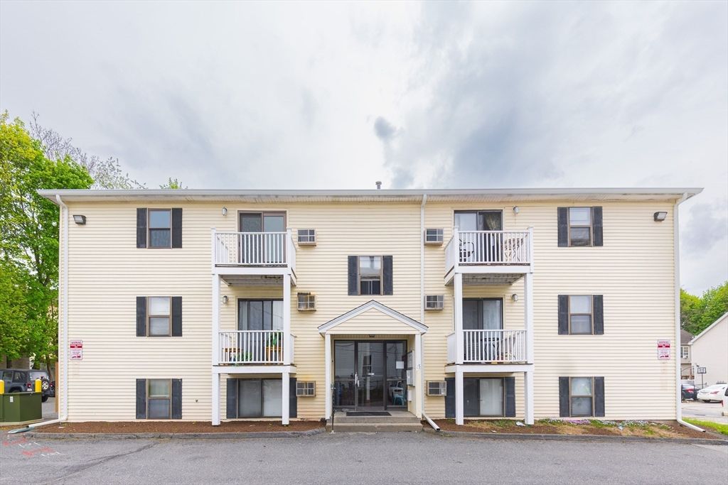 15 Houghton St 9, Worcester, MA 01604