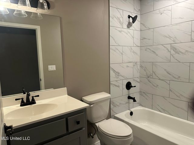 327 Flower Garden Drive, Southaven, MS 38671