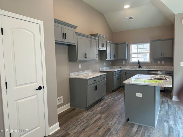 327 Flower Garden Drive, Southaven, MS 38671