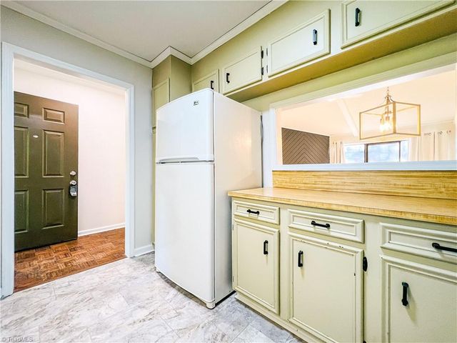 1904 Aspen Way, Winston-salem, NC 27106