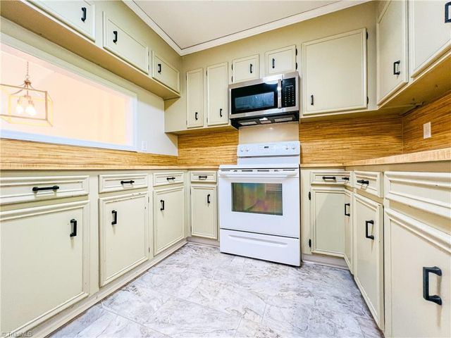 1904 Aspen Way, Winston-salem, NC 27106