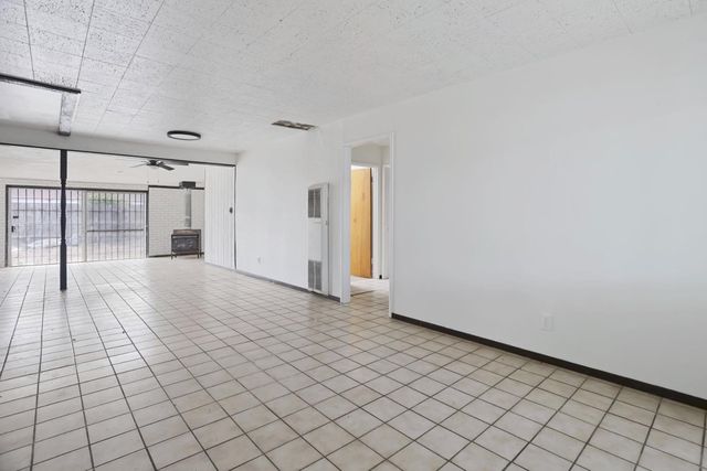 4981 71st St, Sacramento, CA 95820