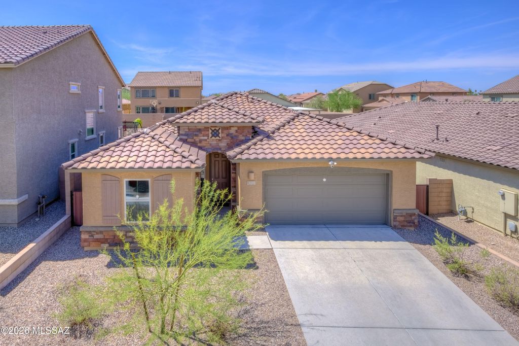 8291 E Magee Hill Loop, Tucson, AZ 85710