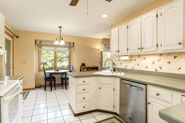 1508 Sandypoint Drive, Rockford, IL 61103