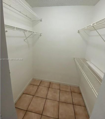 811 NE 199th St 202-33, Miami, FL 33179