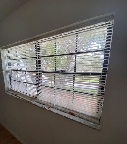 811 NE 199th St 202-33, Miami, FL 33179