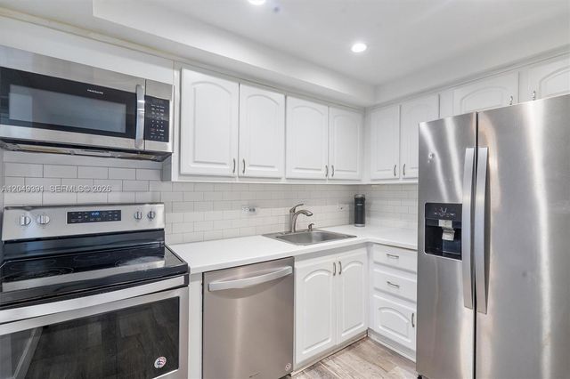 20515 E Country Club Dr 2044, Aventura, FL 33180