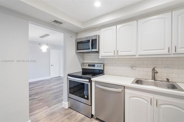 20515 E Country Club Dr 2044, Aventura, FL 33180