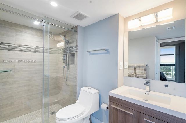 20515 E Country Club Dr 2044, Aventura, FL 33180