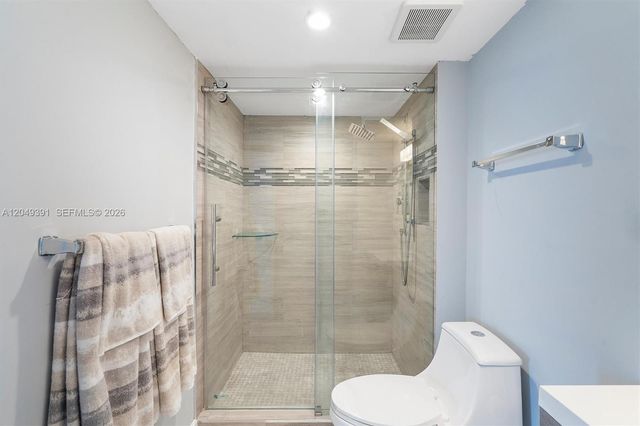 20515 E Country Club Dr 2044, Aventura, FL 33180