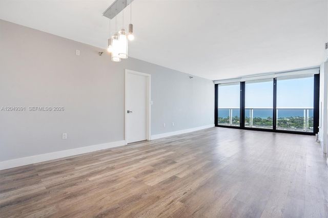 20515 E Country Club Dr 2044, Aventura, FL 33180