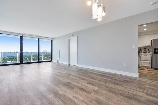 20515 E Country Club Dr 2044, Aventura, FL 33180