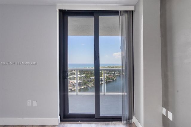 20515 E Country Club Dr 2044, Aventura, FL 33180