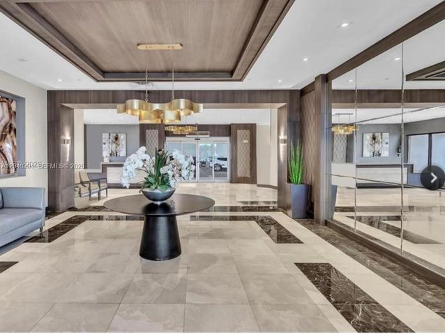 20515 E Country Club Dr 2044, Aventura, FL 33180