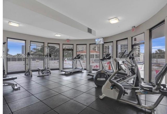20515 E Country Club Dr 2044, Aventura, FL 33180