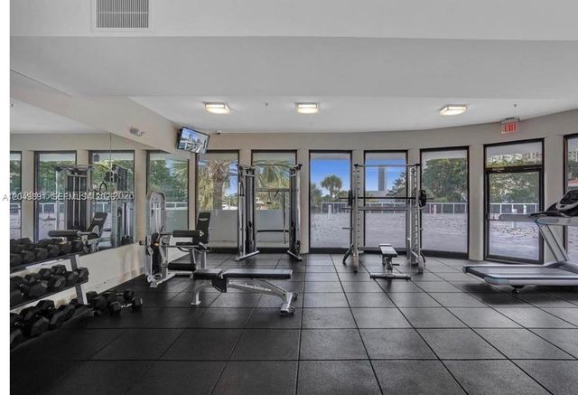 20515 E Country Club Dr 2044, Aventura, FL 33180