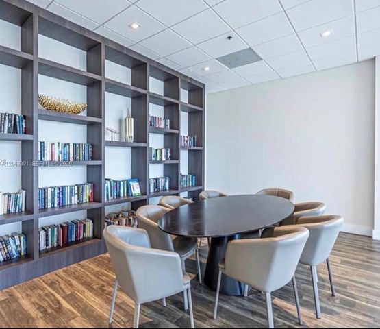 20515 E Country Club Dr 2044, Aventura, FL 33180