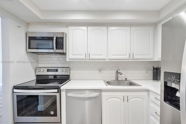 20515 E Country Club Dr 2044, Aventura, FL 33180