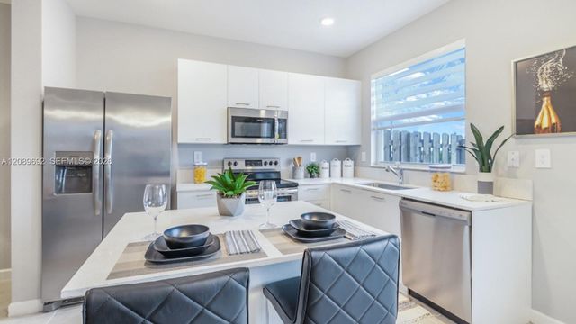 2527 SE 26 Avenue, Homestead, FL 33035